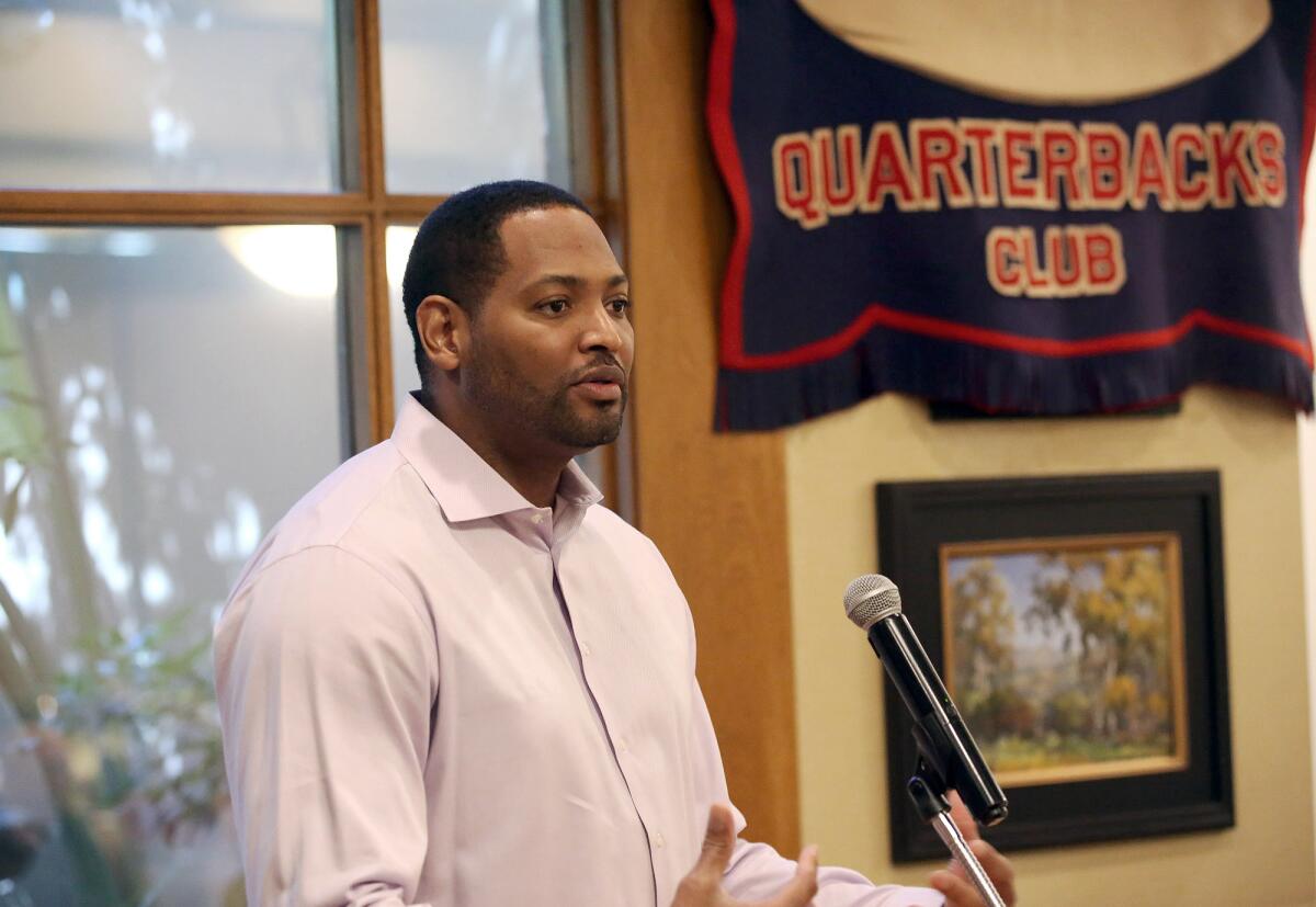 Former NBA player Robert Horry, who won seven championships, addresses the audience at Tuesday's Glendale YMCA Quarterback Club meeting at Oakmont Country Club in Glendale.