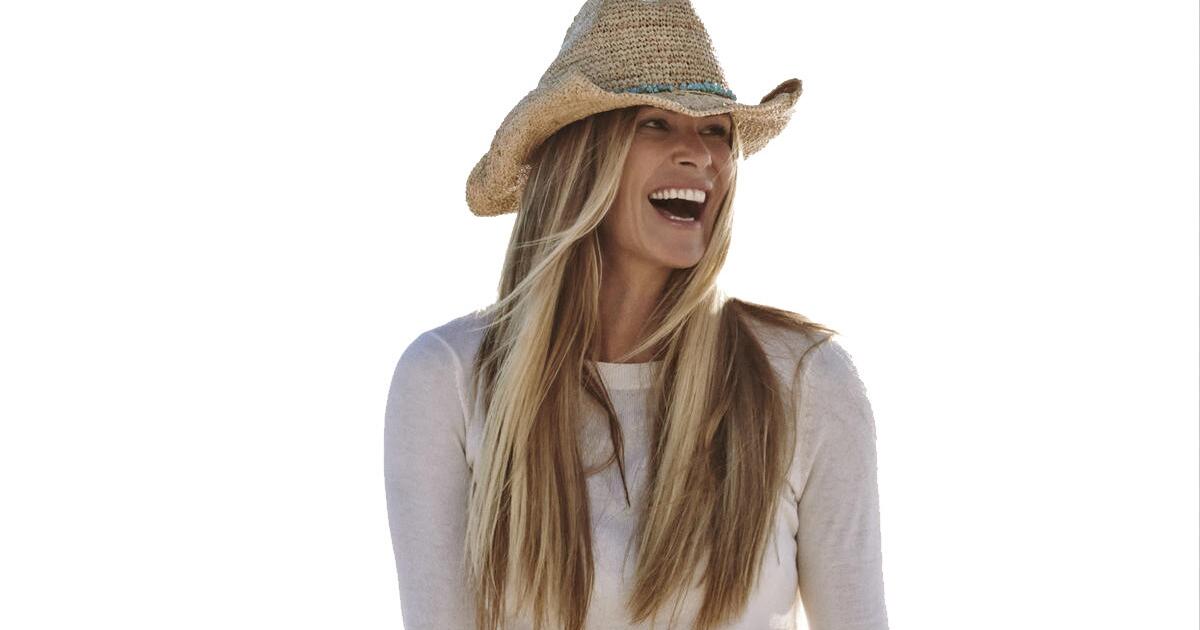 This is what supermodel Elle Macpherson does every single day