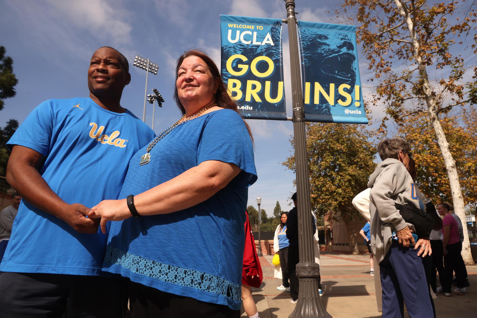 UCLA jimnastik süper hayranları Bruins'le özel bir bağ hissediyor