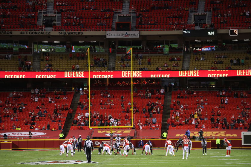 KANSAS CITY, MISSOURI - SEPTEMBER 10: The Kansas City Chiefs and Houston Texans line up.