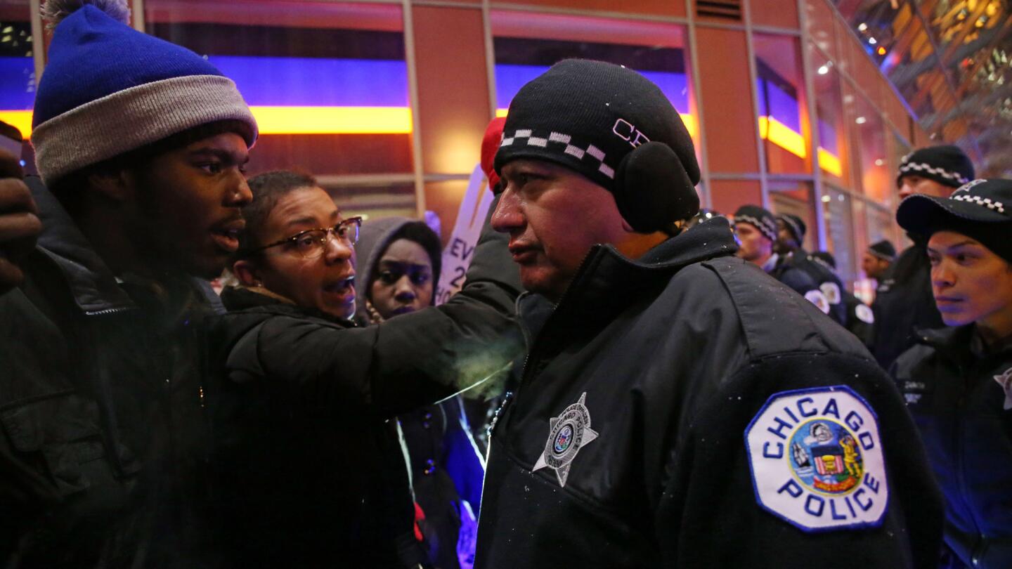 chi-ferguson-protest-in-the-loop-20141124-027