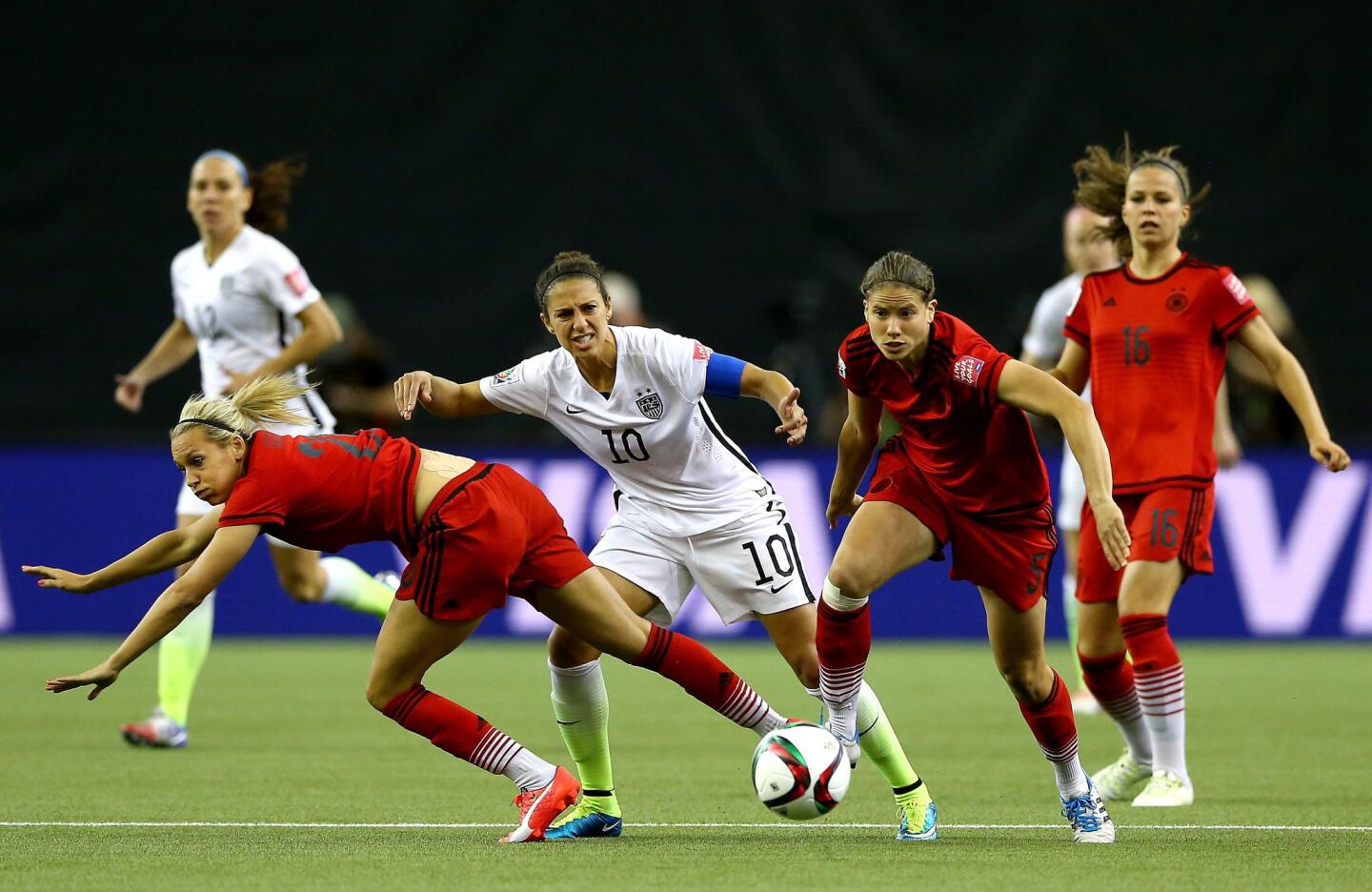 Carli Lloyd, Annike Krahn