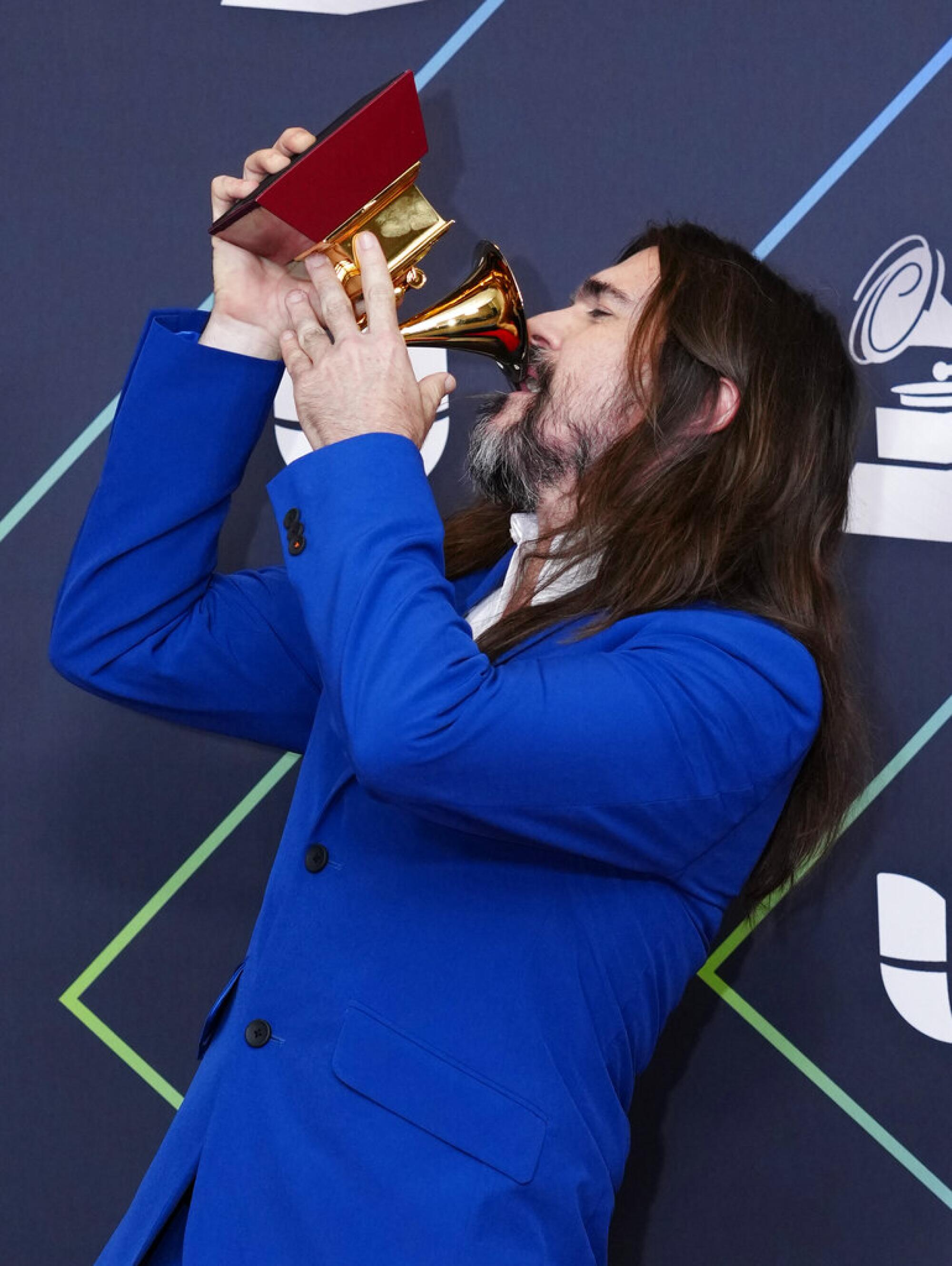 Juanes se llevó el premio a Mjero Álbum de Pop Rock por Origen.