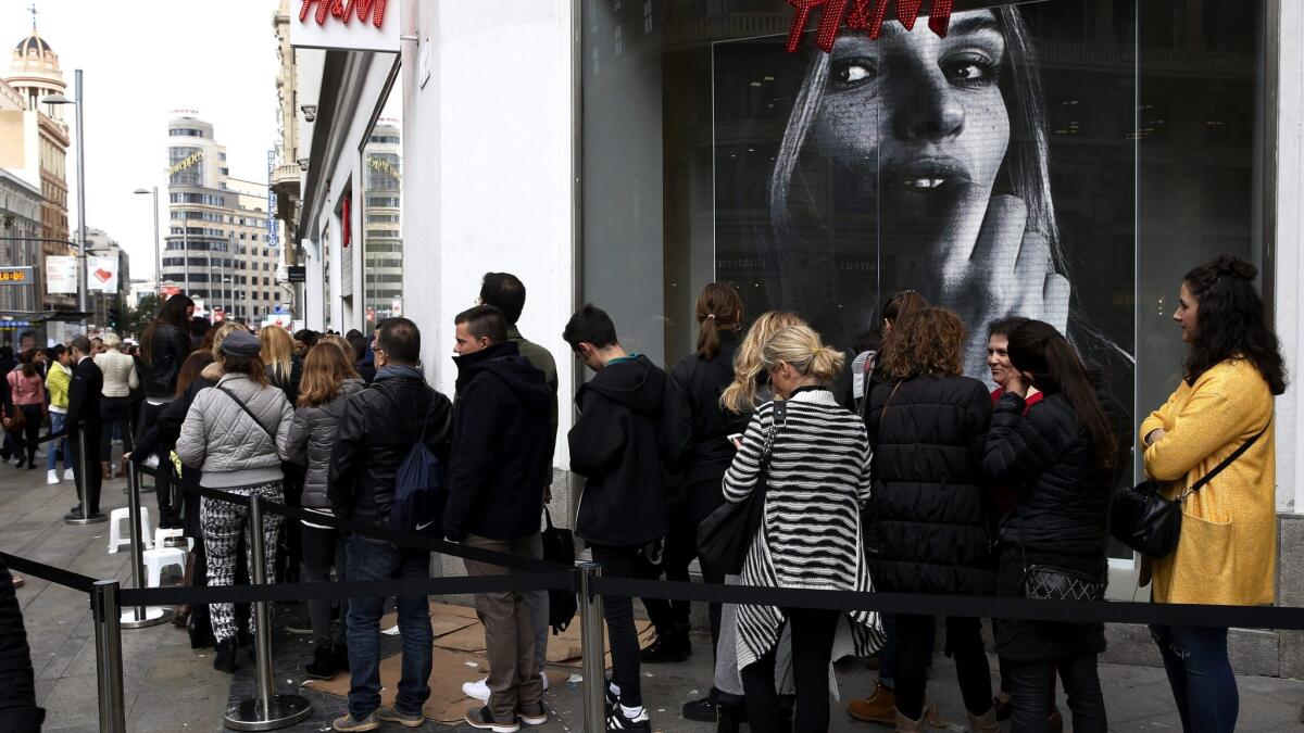 Antarktis chant Spiller skak Balmain for H&M lets commoners dress like Kardashians - Los Angeles Times