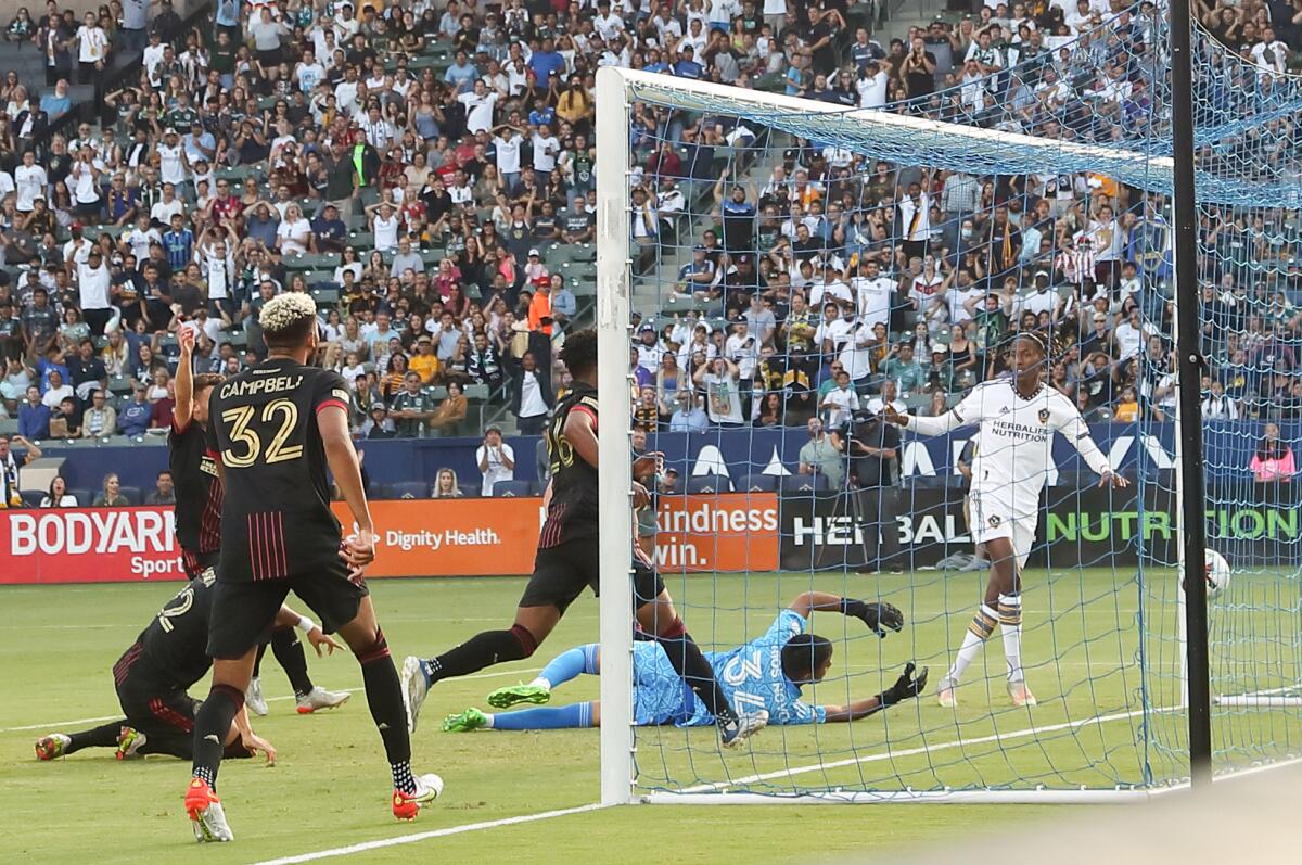 Galaxy winger Kévin Cabral scores an early goal against the Atlanta United.