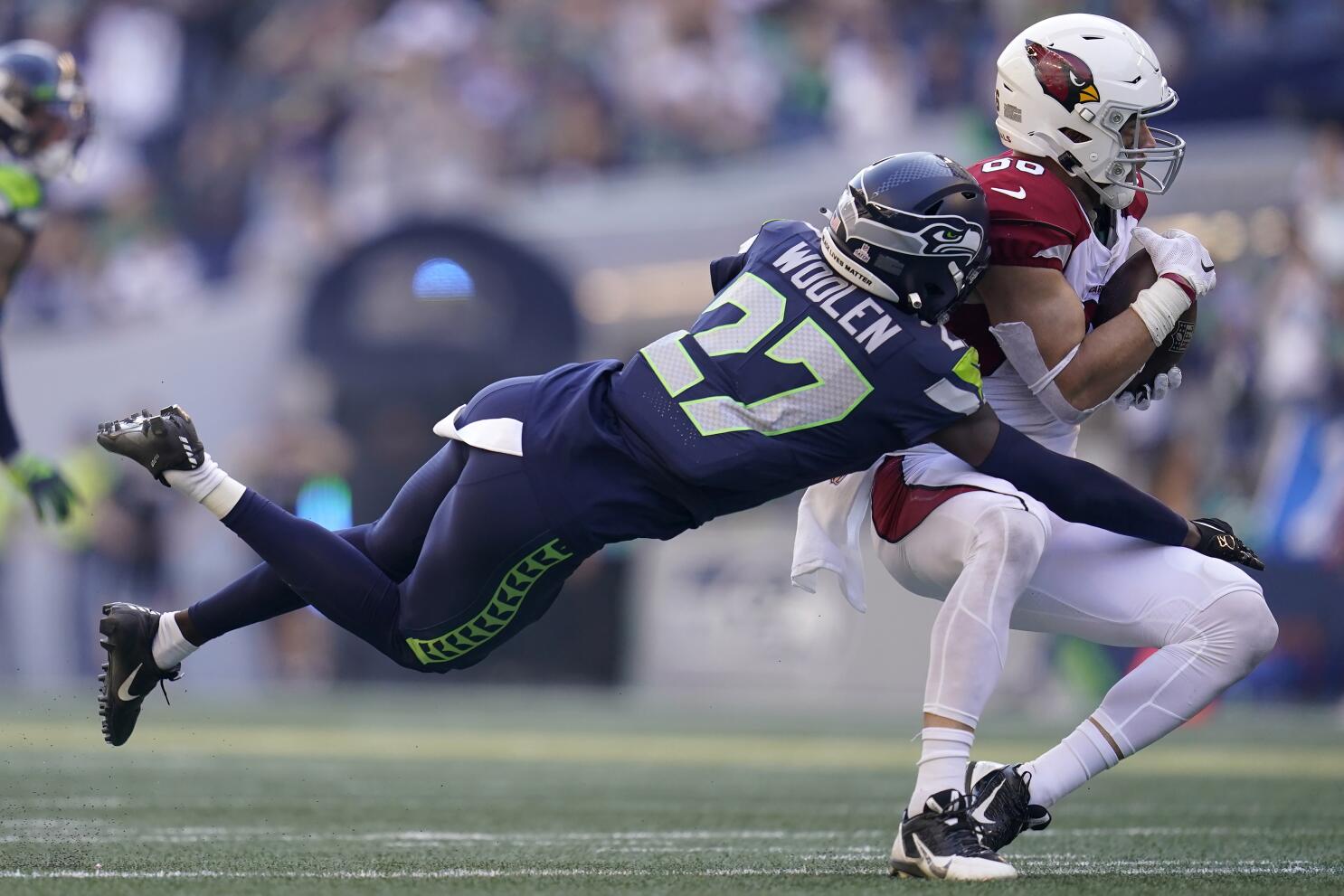 Walker runs for key TD, Seahawks beat Cardinals 19-9