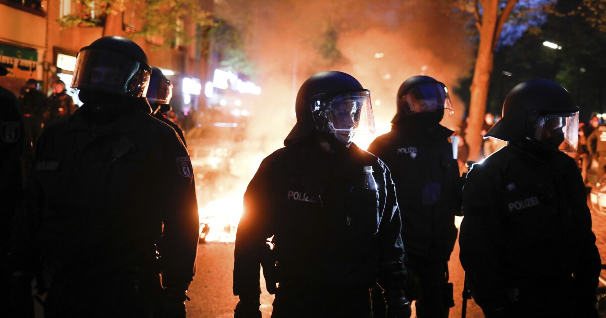 Over 90 German police officers injured in May Day riots - Los ...