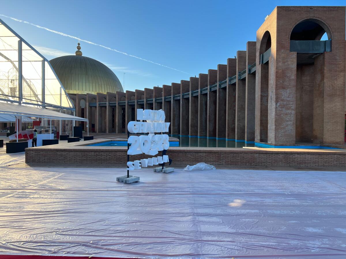 Vista del Palacio de Congresos y Exposiciones (FIBES) de Sevilla, España, donde hoy se hace entrega de los Latin Grammy 2023.