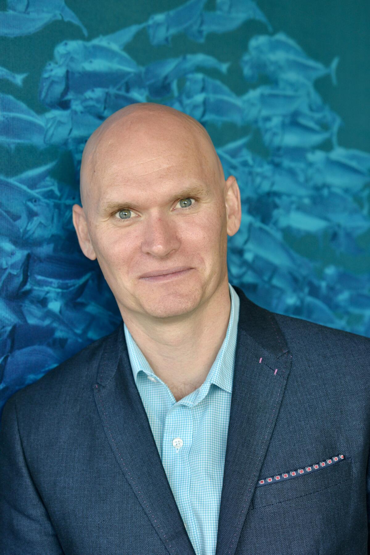 A portrait of "Cloud Cuckoo Land" author Anthony Doerr