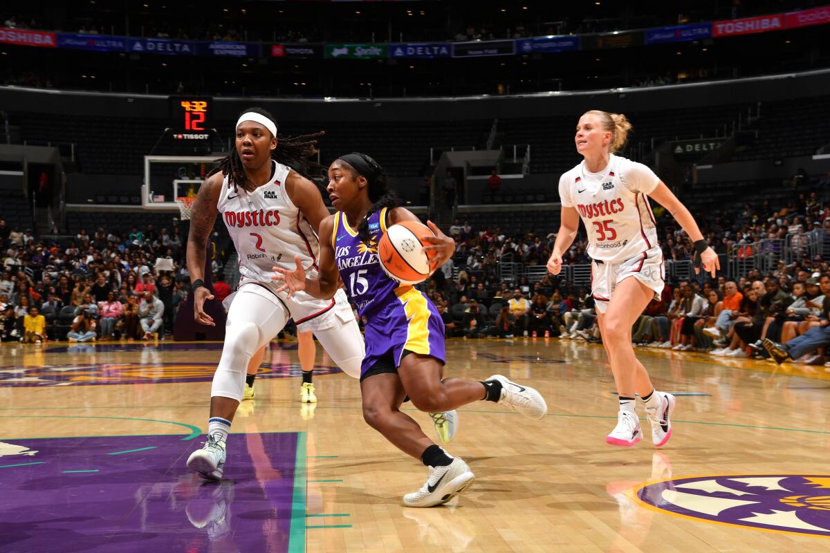 Aari McDonald drives to the basket for the Sparks.