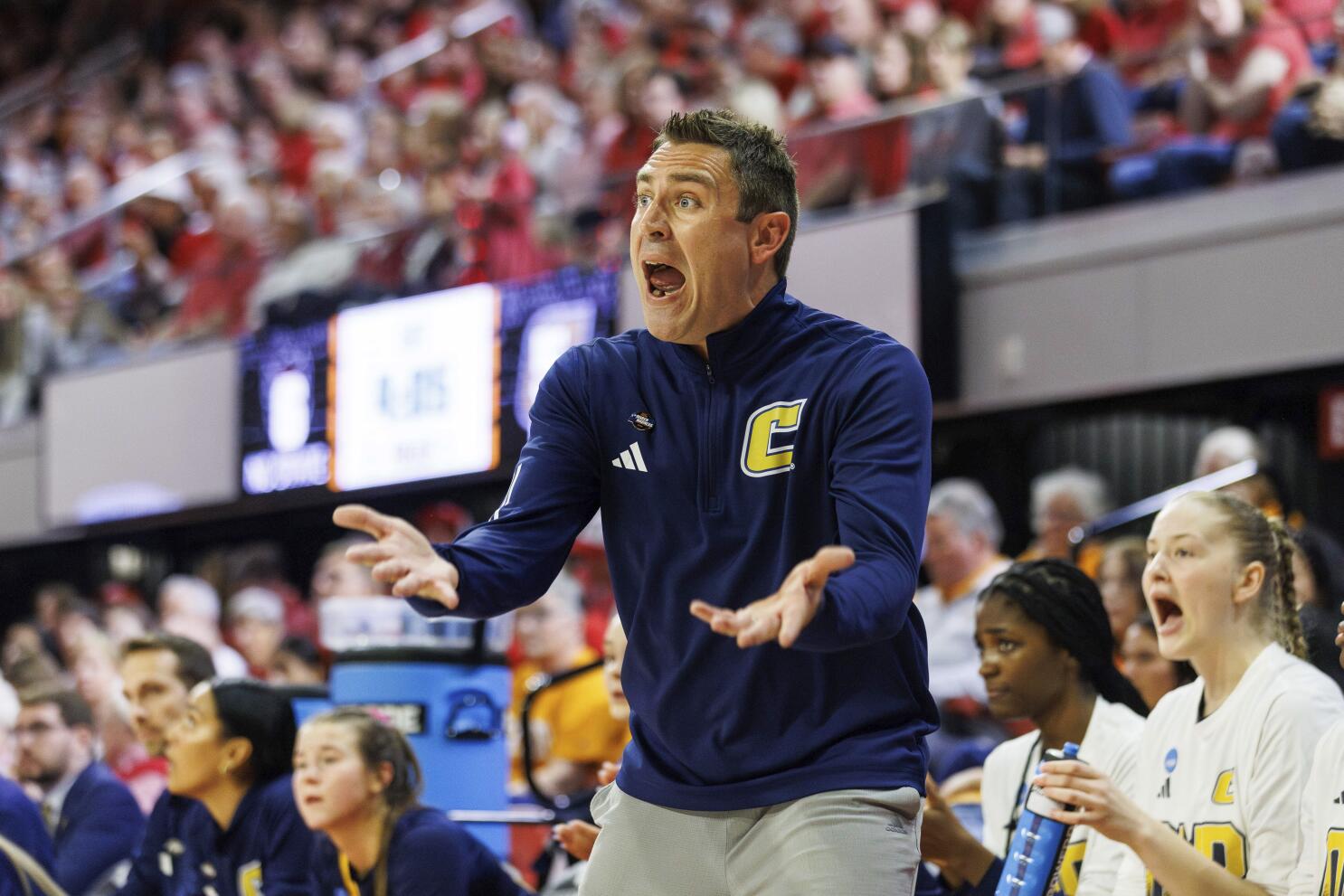 Clemson hires Chattanooga's Shawn Poppie to be women's basketball coach -  The San Diego Union-Tribune