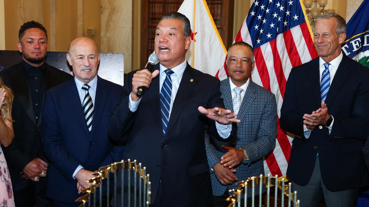 Miguel Rojas on decision to visit Capitol Hill, White House: 'I'm representing the Dodgers'