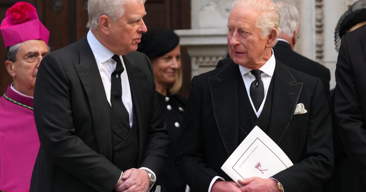 O ex-príncipe Andrew foi preso por suspeita de má conduta em cargo público após o vazamento do arquivo de Epstein