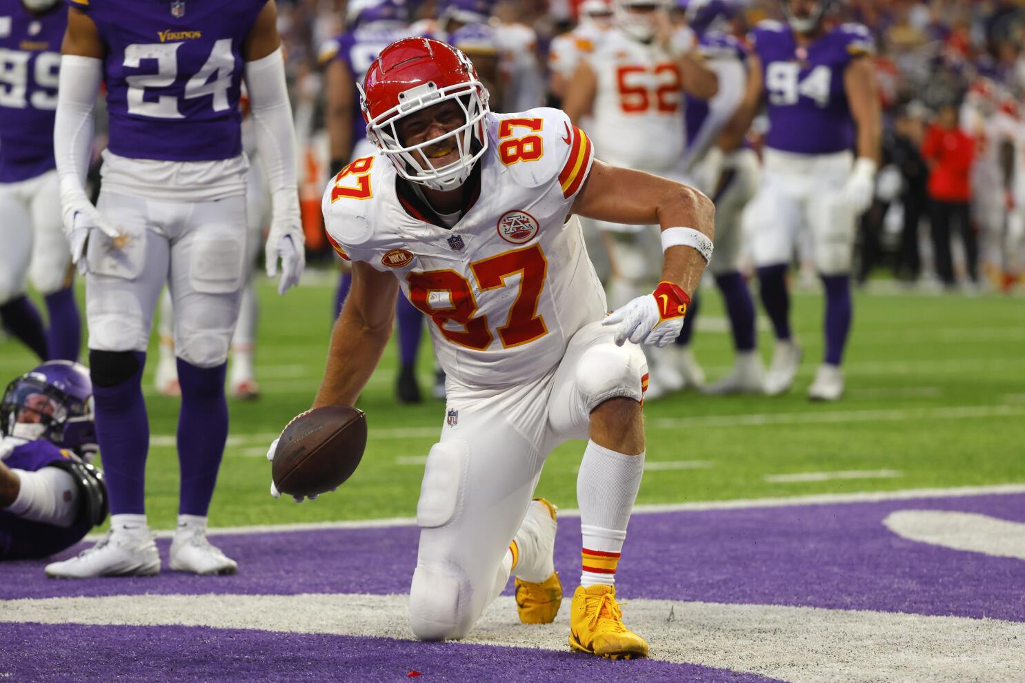 Chiefs star Travis Kelce shakes off an ankle injury with a key TD catch  after his brief absence
