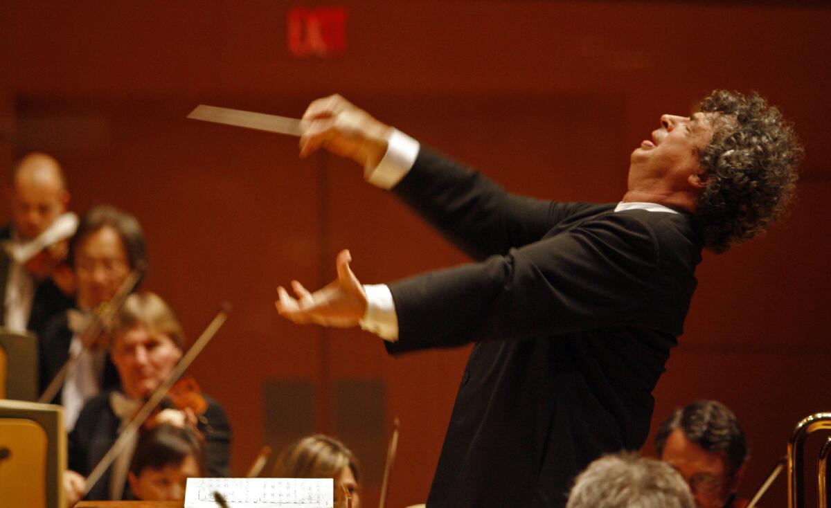 Semyon Bychkov conducting the Los Angeles Philharmonic in April 2010 at Walt Disney Concert Hall. He's back this weekend.