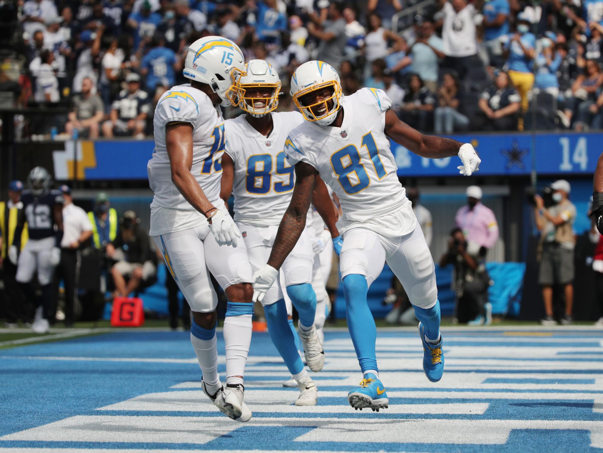 Chargers wide receiver Mike Williams (81) celebrates with teammates after scoring a touchdown during the first half.