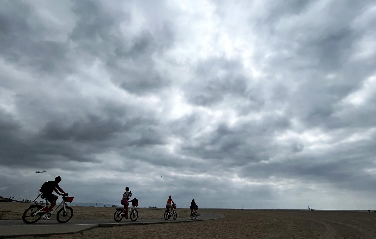 Cloudy skies, light rain expected to continue Saturday across Los Angeles County 