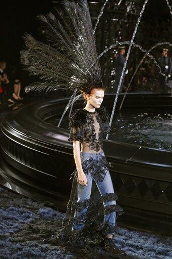 Designer Marc Jacobs Says 'Au Revoir' To Louis Vuitton