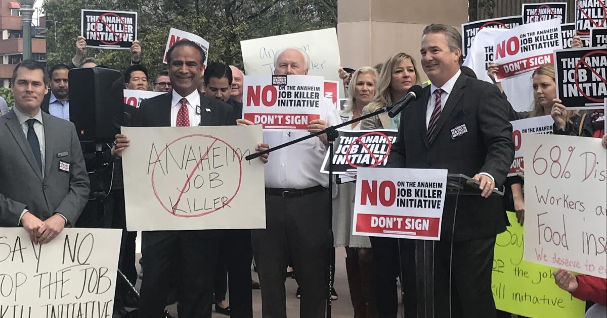 ‘Esquema de autocontratación’: la Cámara de Comercio de Anaheim demanda a un exlíder por fraude ‘Esquema de autocontratación’: la Cámara de Comercio de Anaheim demanda a un exlíder por fraude