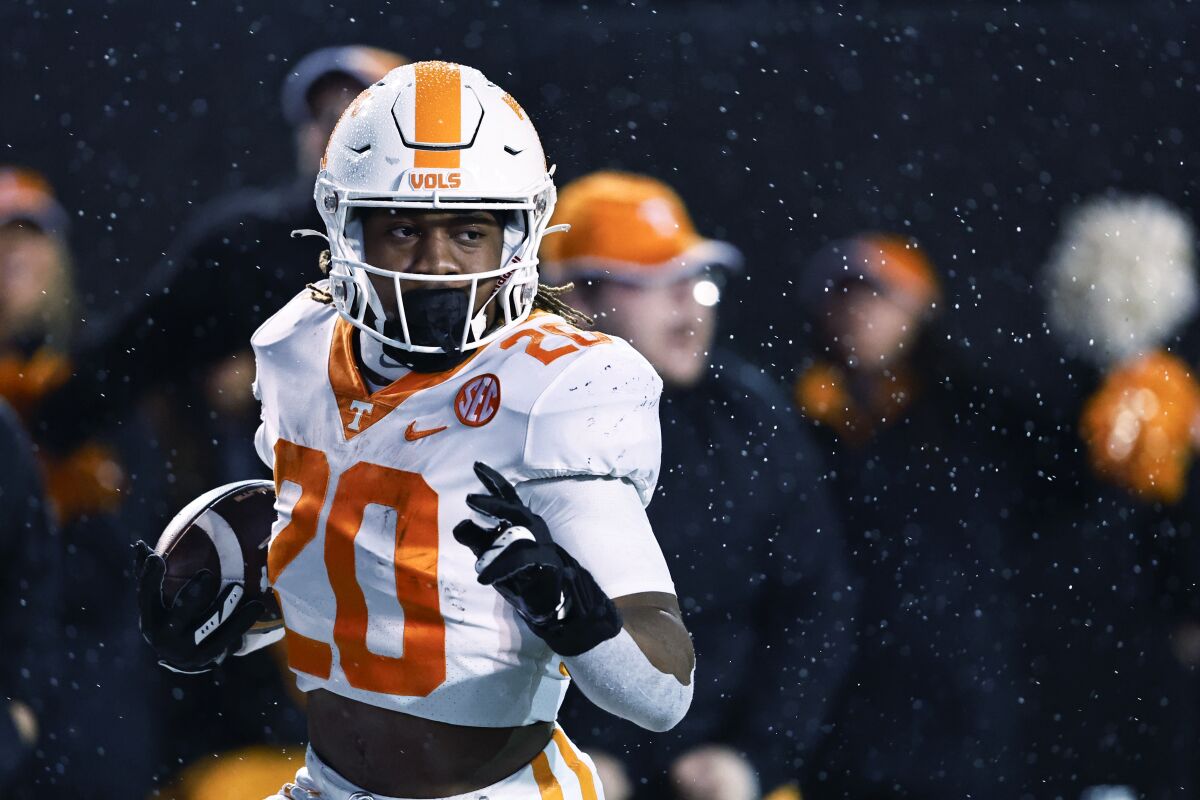 Tennessee running back Jaylen Wright (20) runs for a touchdown against Vanderbilt during the second half of an NCAA college football game Saturday, Nov. 26, 2022, in Nashville, Tenn. (AP Photo/Wade Payne)