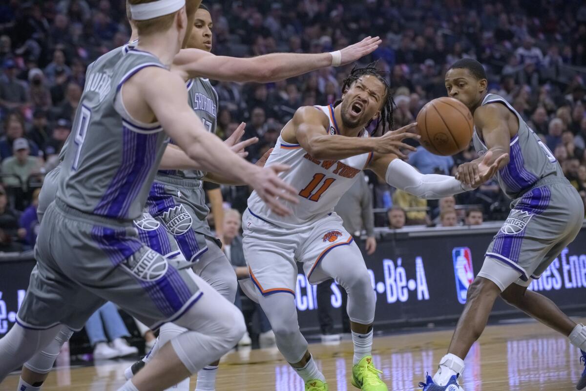 Sabonis' double-double helps Kings power past Spurs 119-109