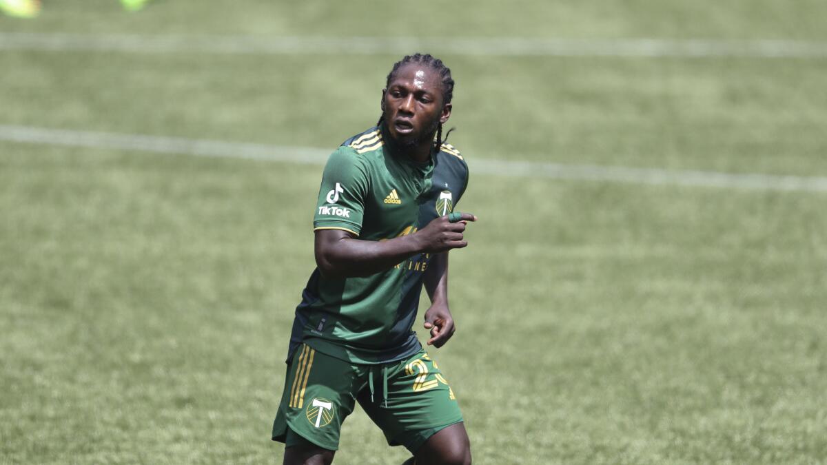 Portland Timbers midfielder Yimmi Chara (23) runs 