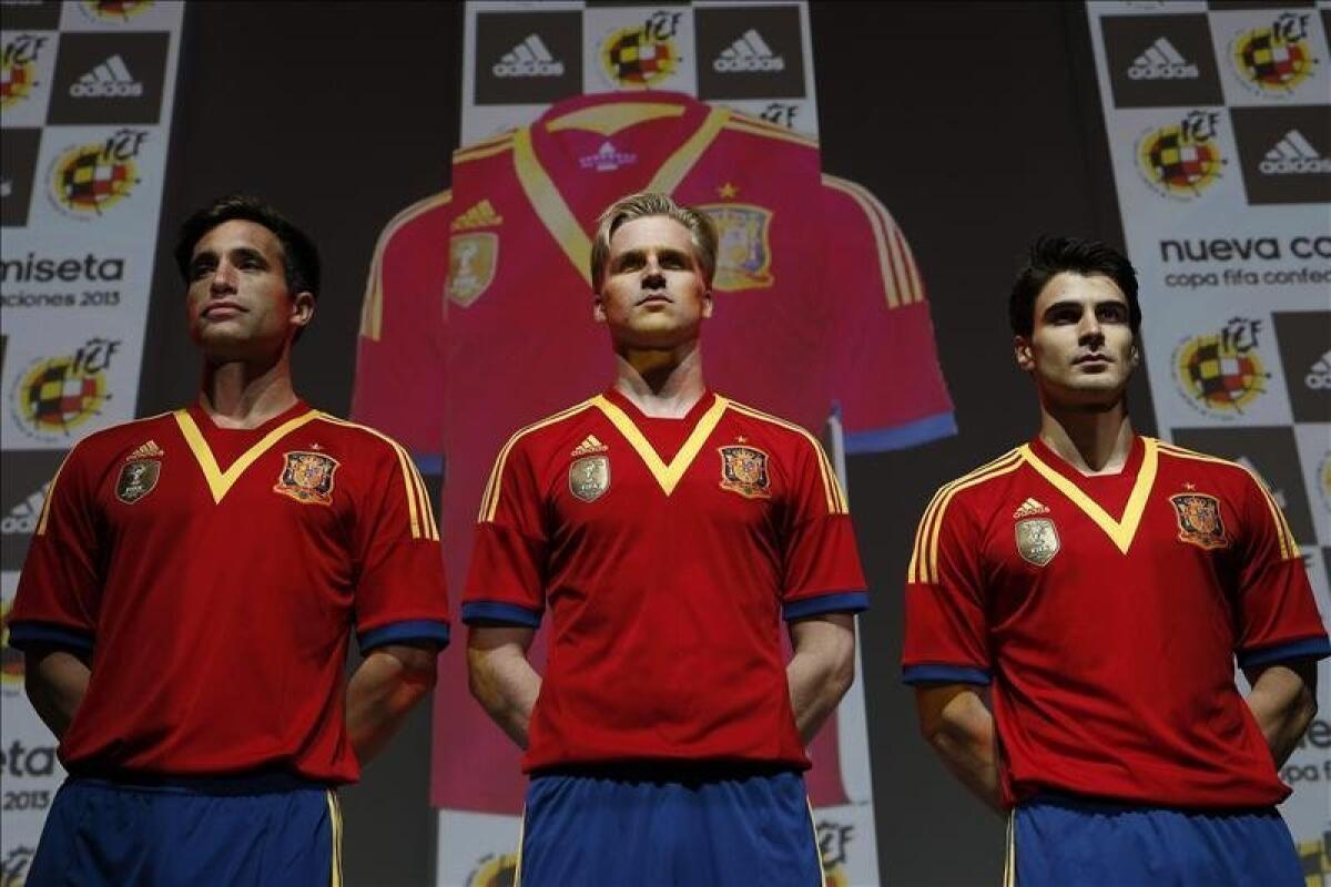 Camisetas de la selección española, Equipación