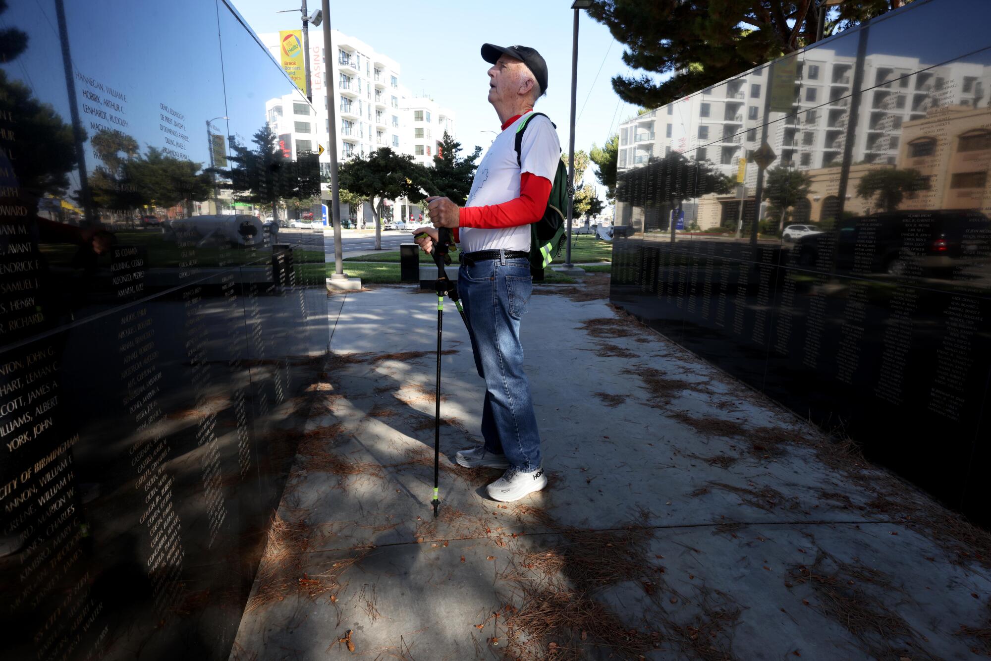 Dr. Roy stops to take food from the wall of the Marine Veterans Memorial of Menor of Honor in San Pedro.