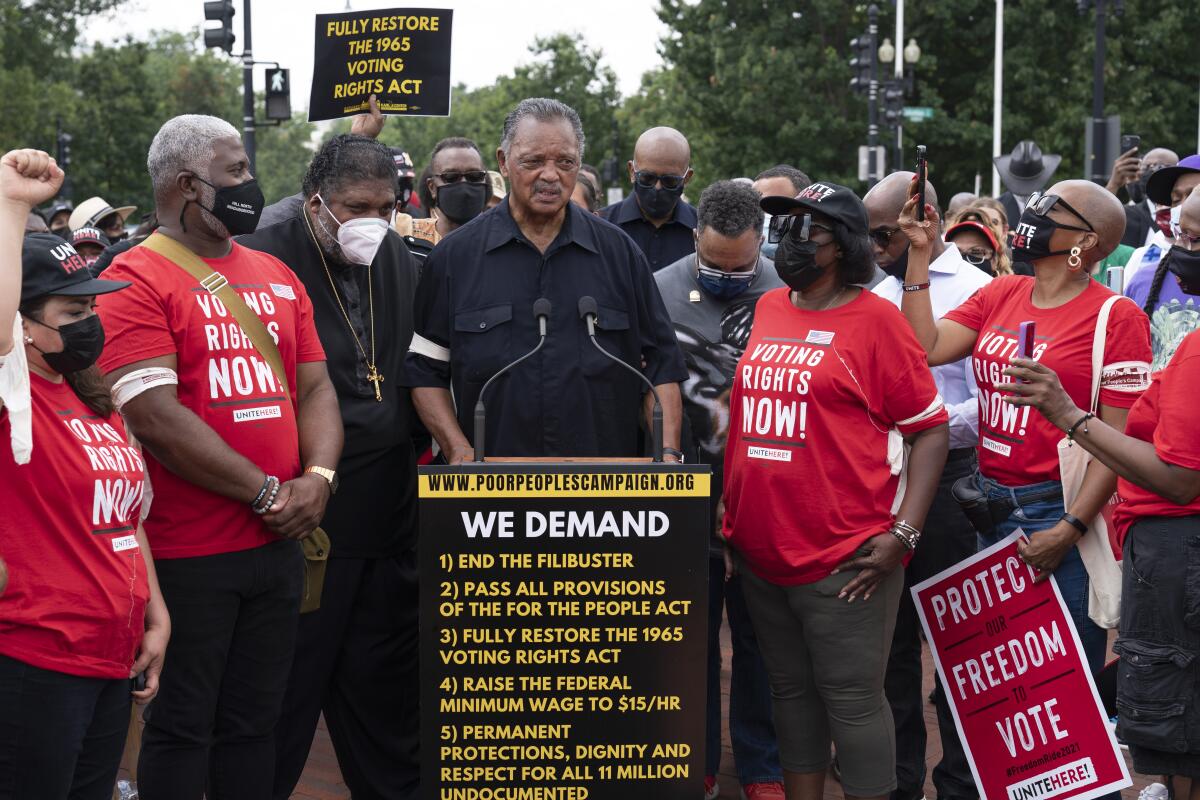 El reverendo Jesse Jackson, al centro