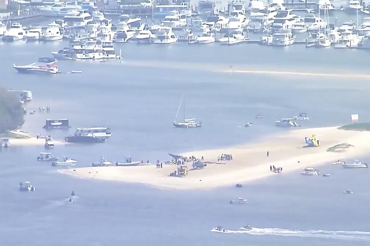 Crashed helicopter on Australia's Gold Coast