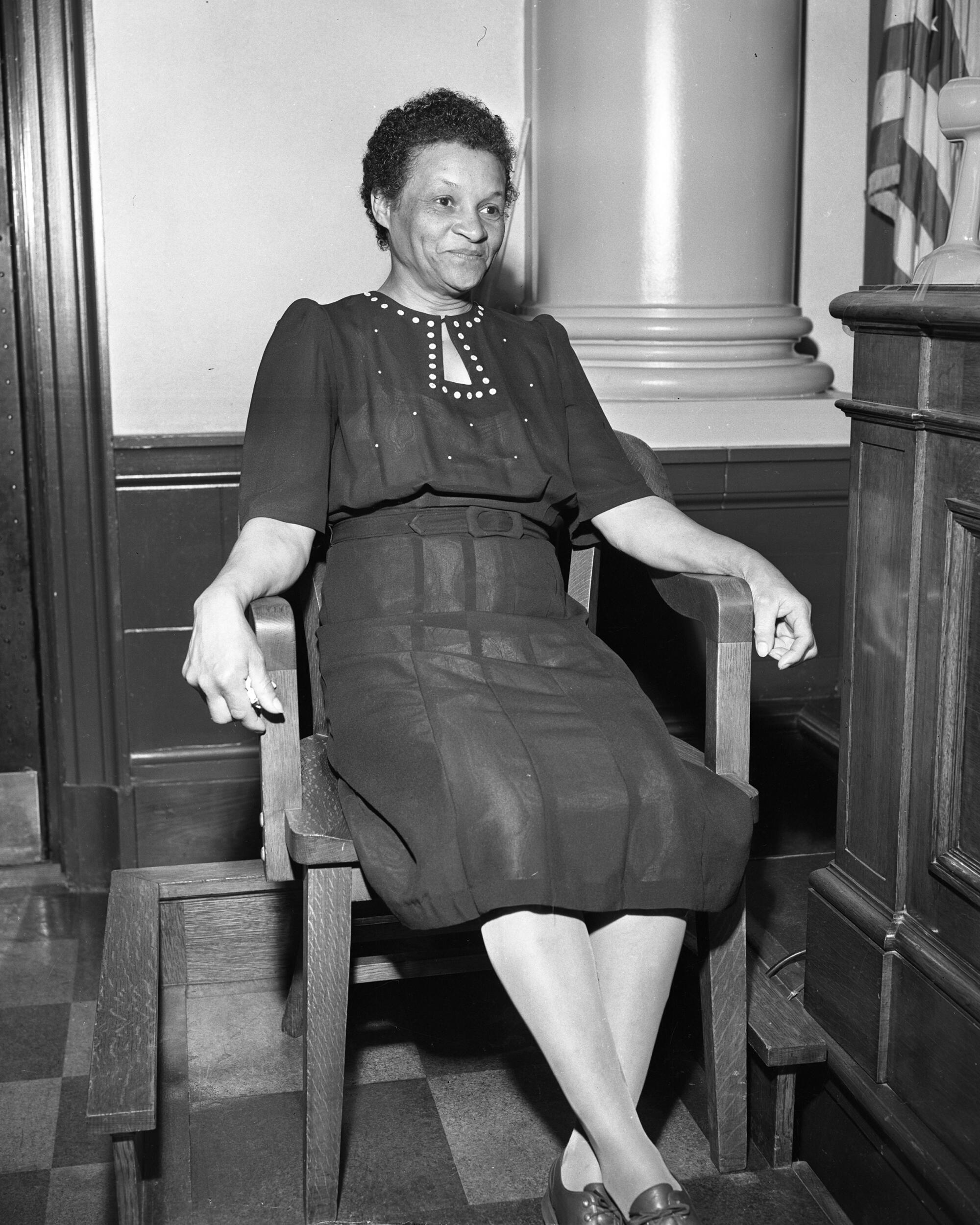 Dora Jones sits on the witness stand in court.