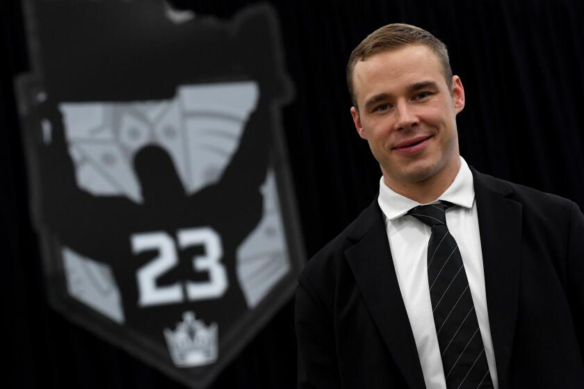 Retired LA Kings star Dustin Brown honored in Hermosa Beach – Daily Breeze