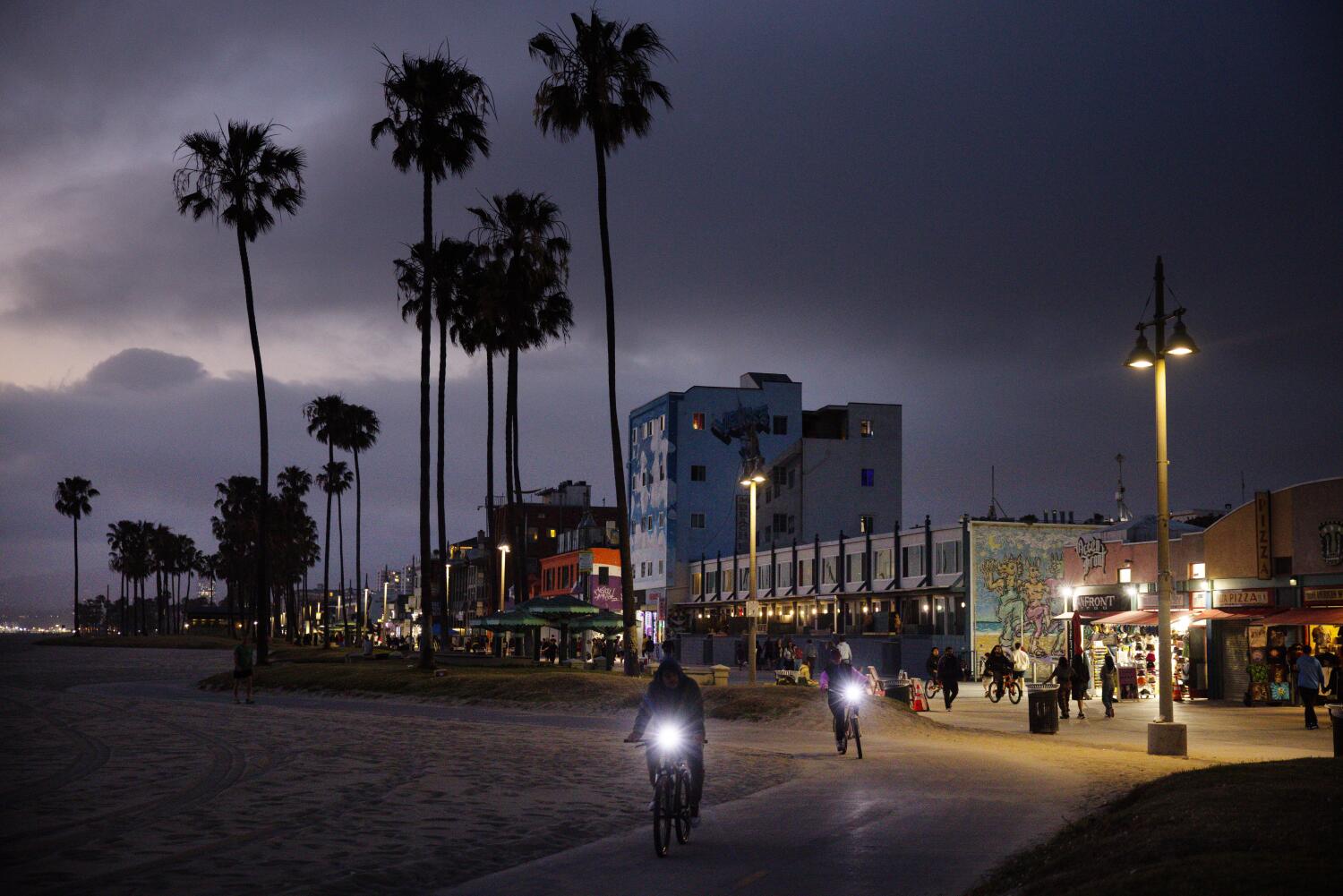 L.A.'s golden streetlights have turned harsh white. Homeowners aren't happy