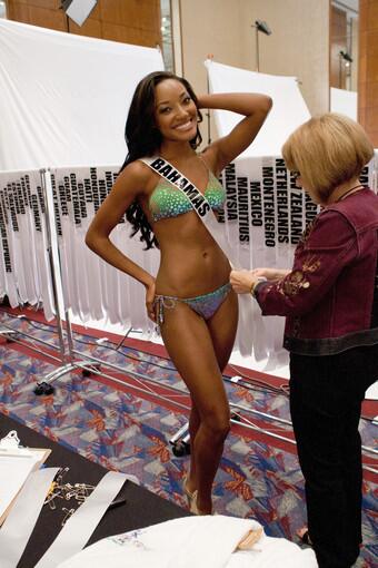 Swimsuit: Miss Bahamas 2011 Anastagia Pierre