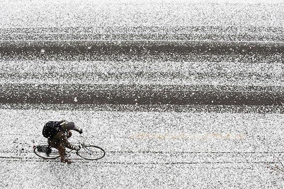 Snow cyclist