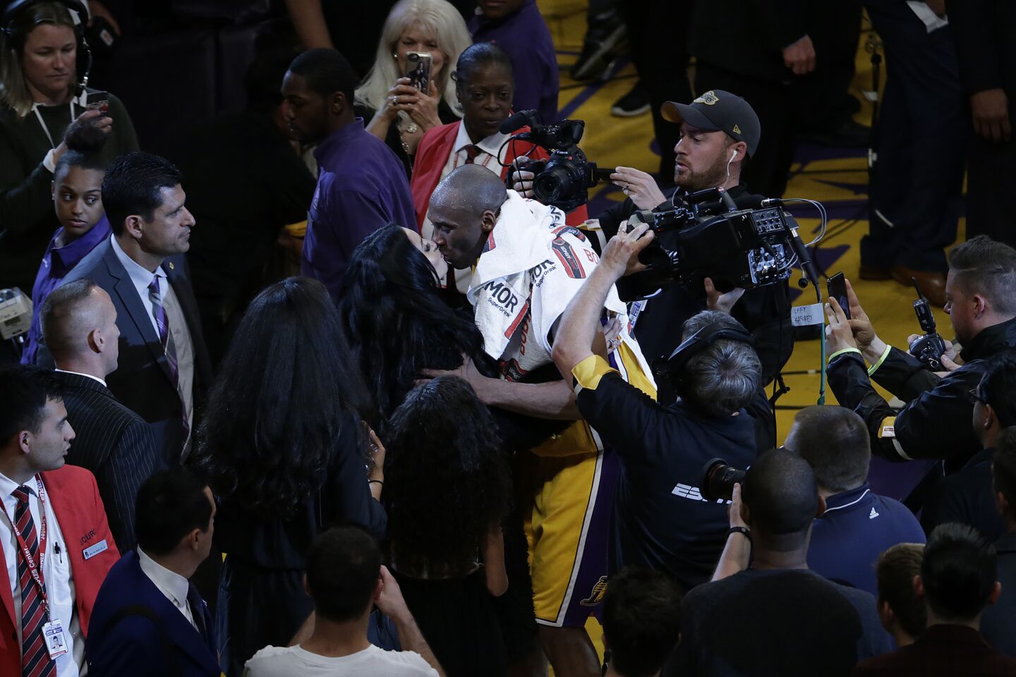 Kobe Bryant kisses his wife Vanessa after his final game.