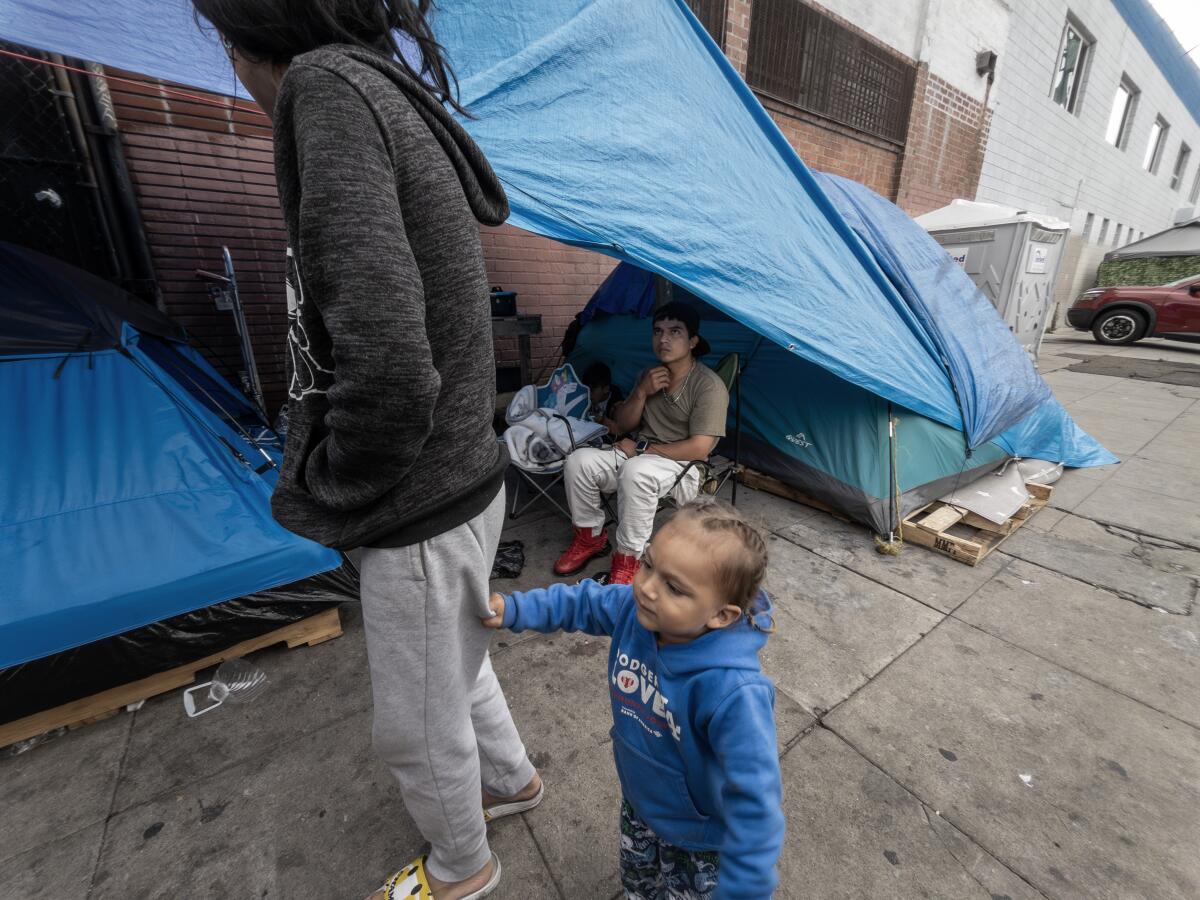 More migrant families with kids in tents on Skid Row test officials - Los Angeles Times