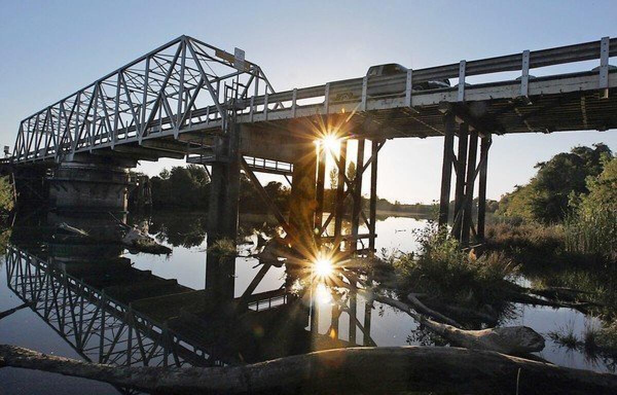 Under the $25-billion proposal, a new diversion point on the Sacramento River in the north Sacramento-San Joaquin Delta would feed two 30-mile tunnels leading to southbound aqueducts.