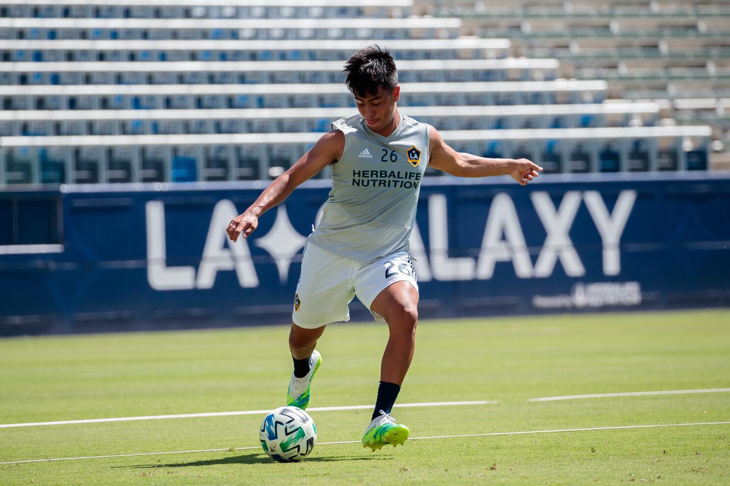 LA Galaxy Transfer Midfielder Efraín Álvarez to Liga MX Side Club