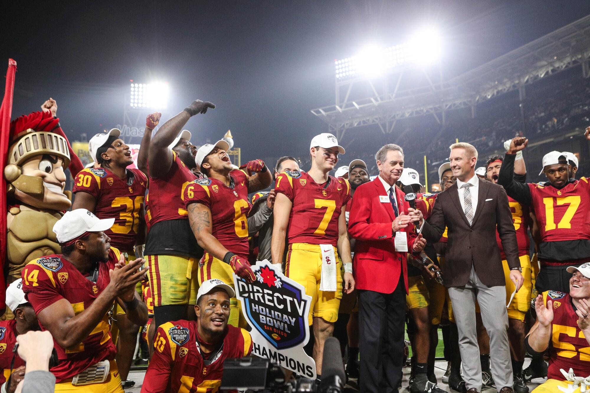 USC players celebrate as quarterback Miller Moss (7) is announced as the offensive player of the game 