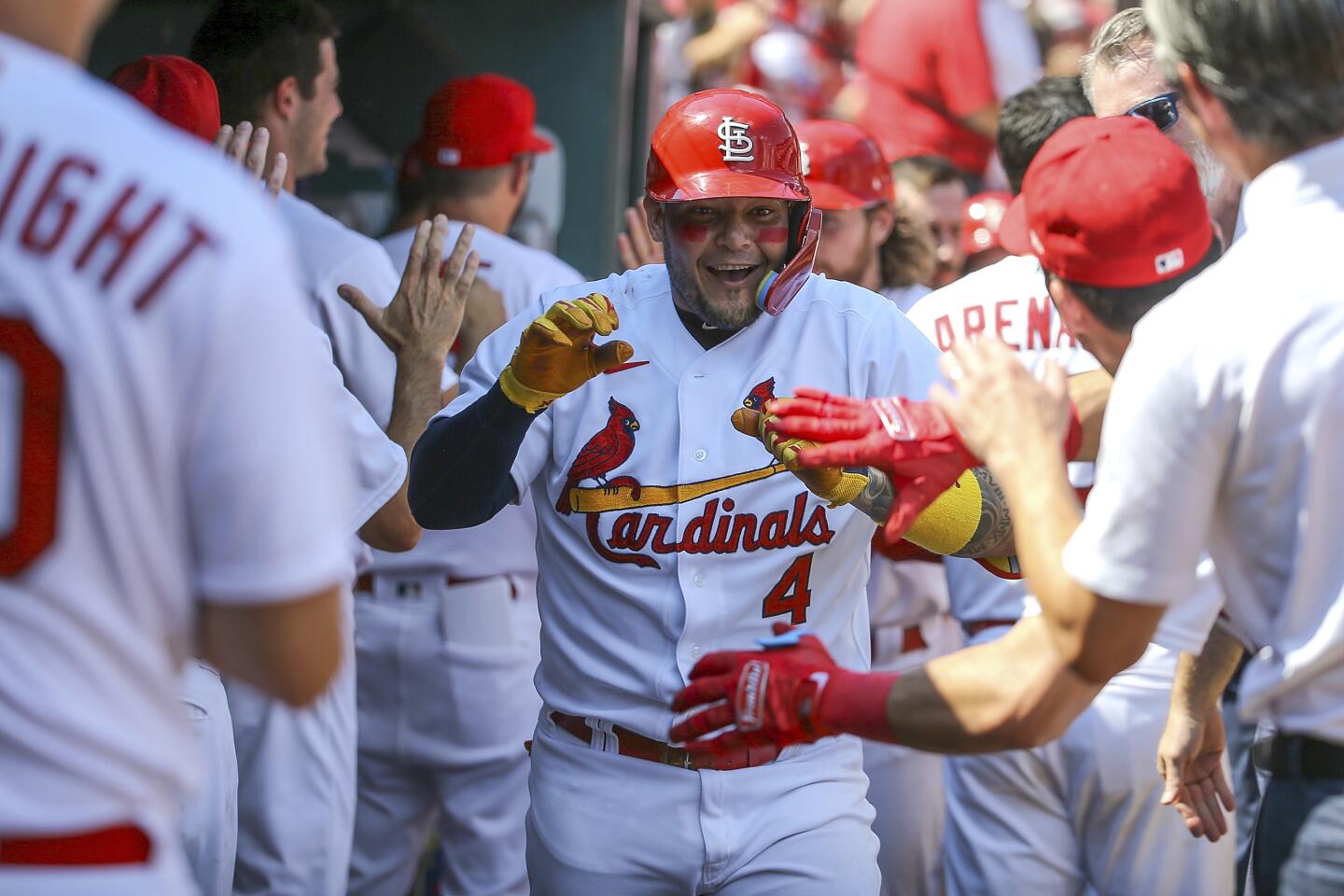 Cardinals' Yadier Molina collects four hits in win over Reds 