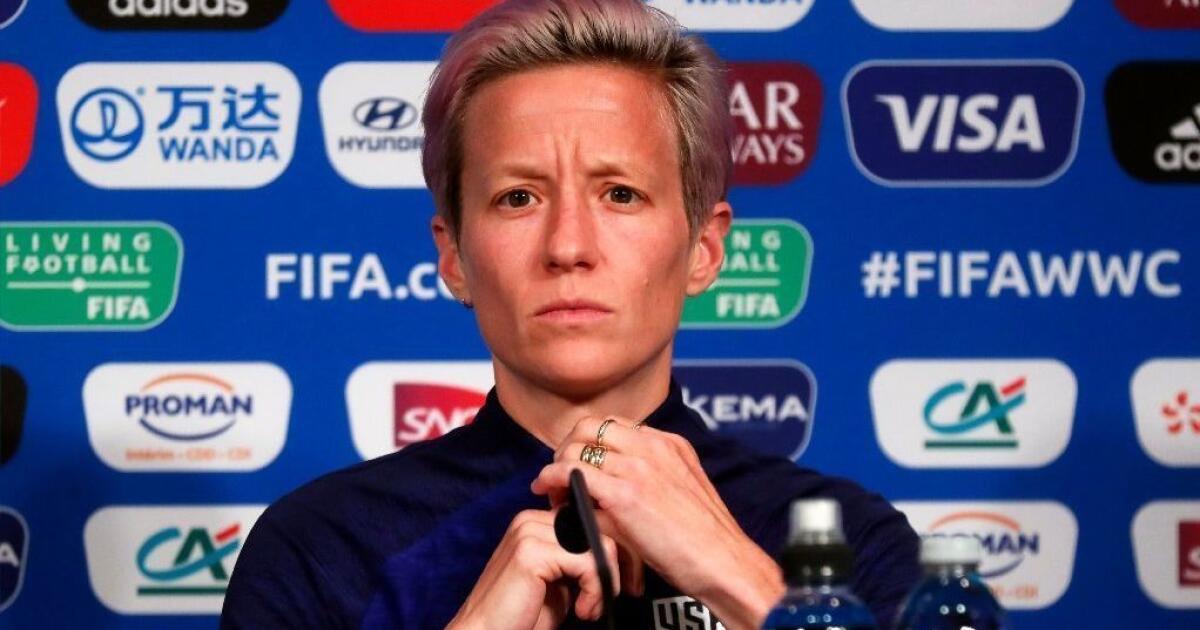 Column Megan Rapinoe Faces Trump Controversy Head On Then Moves On Los Angeles Times 