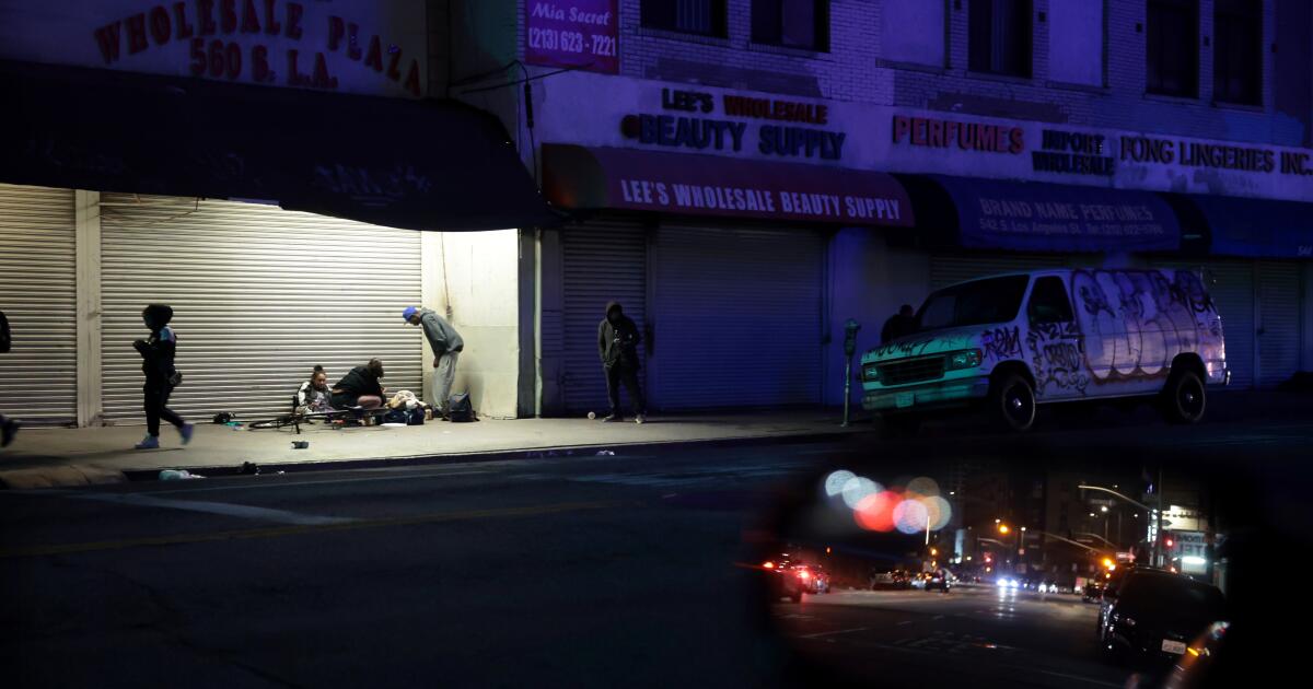 Los Angeles'ın son aşamadaki kapitalizme evsizlik çözümü: Zenginlerden nakit isteyin