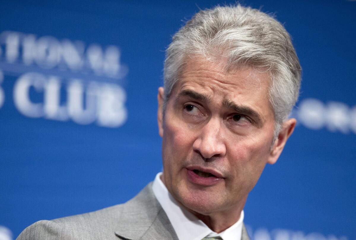 United Airlines Chief Executive Jeff Smisek stepped down as CEO, chairman and president effective immediately, the company said.