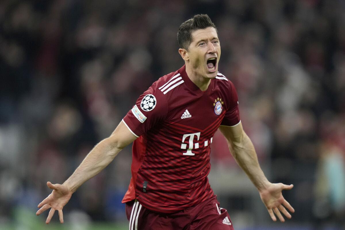 ARCHIVO - Robert Lewandowski, de Bayern Munich, festeja su gol contra Villarreal