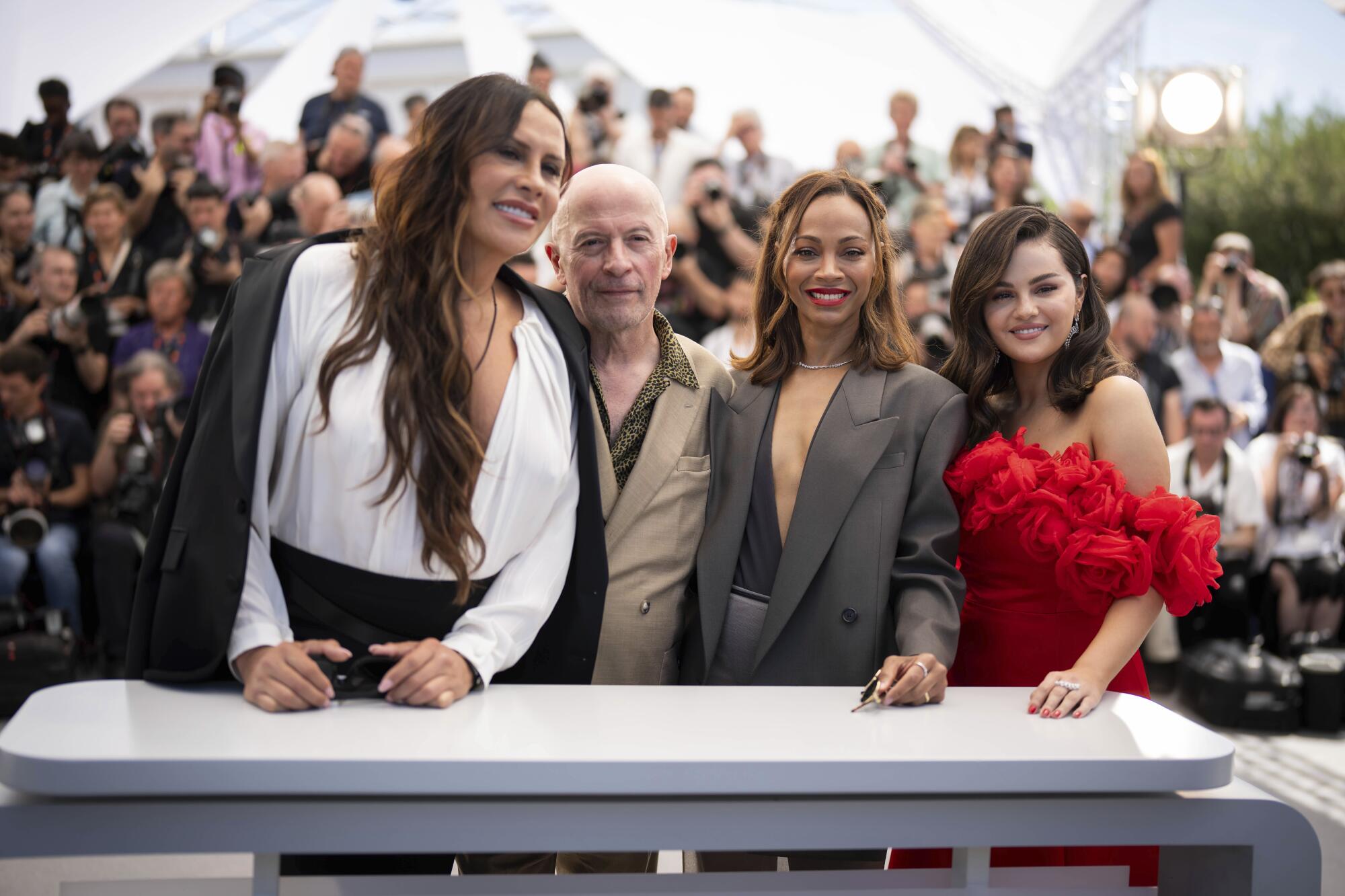 Karla Sofía Gascón, Jacques Audiard, Zoe Saldana y Selena Gomez a su paso por el Festival de Cannes.