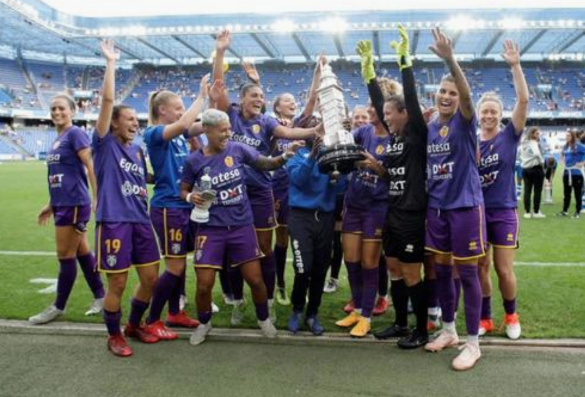 Las jugadoras de la UD Granadilla Tenerife celebran su victoria en el Trofeo Teresa Herrera, el pasado mes agosto. EFE/Cabalar/Archivo