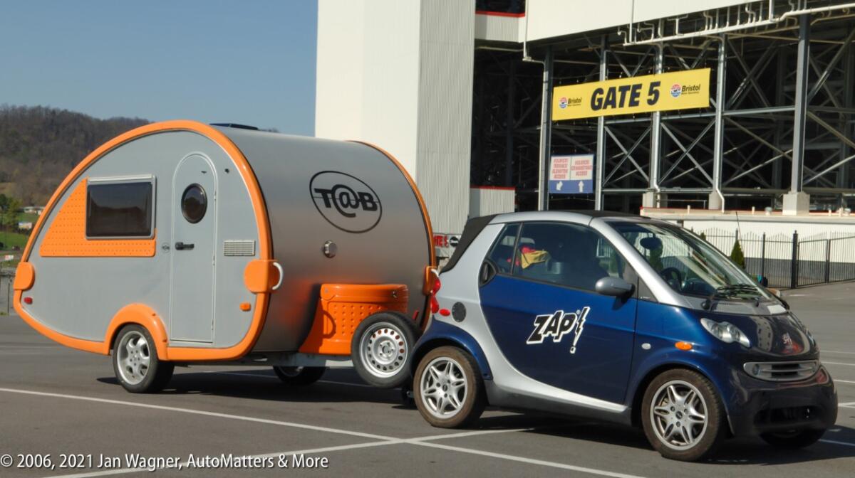 Jan’s staged photo of a teardrop behind a SMART car