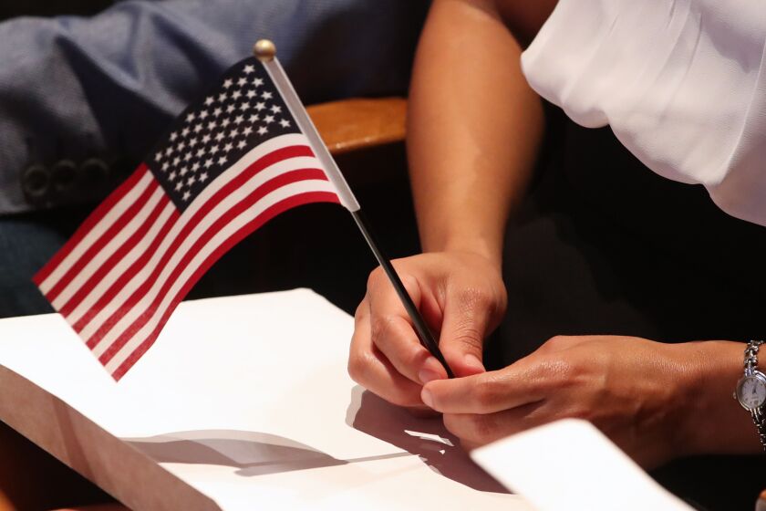 Gobierno de EEUU reduce en 62 % atraso en trámites de naturalización