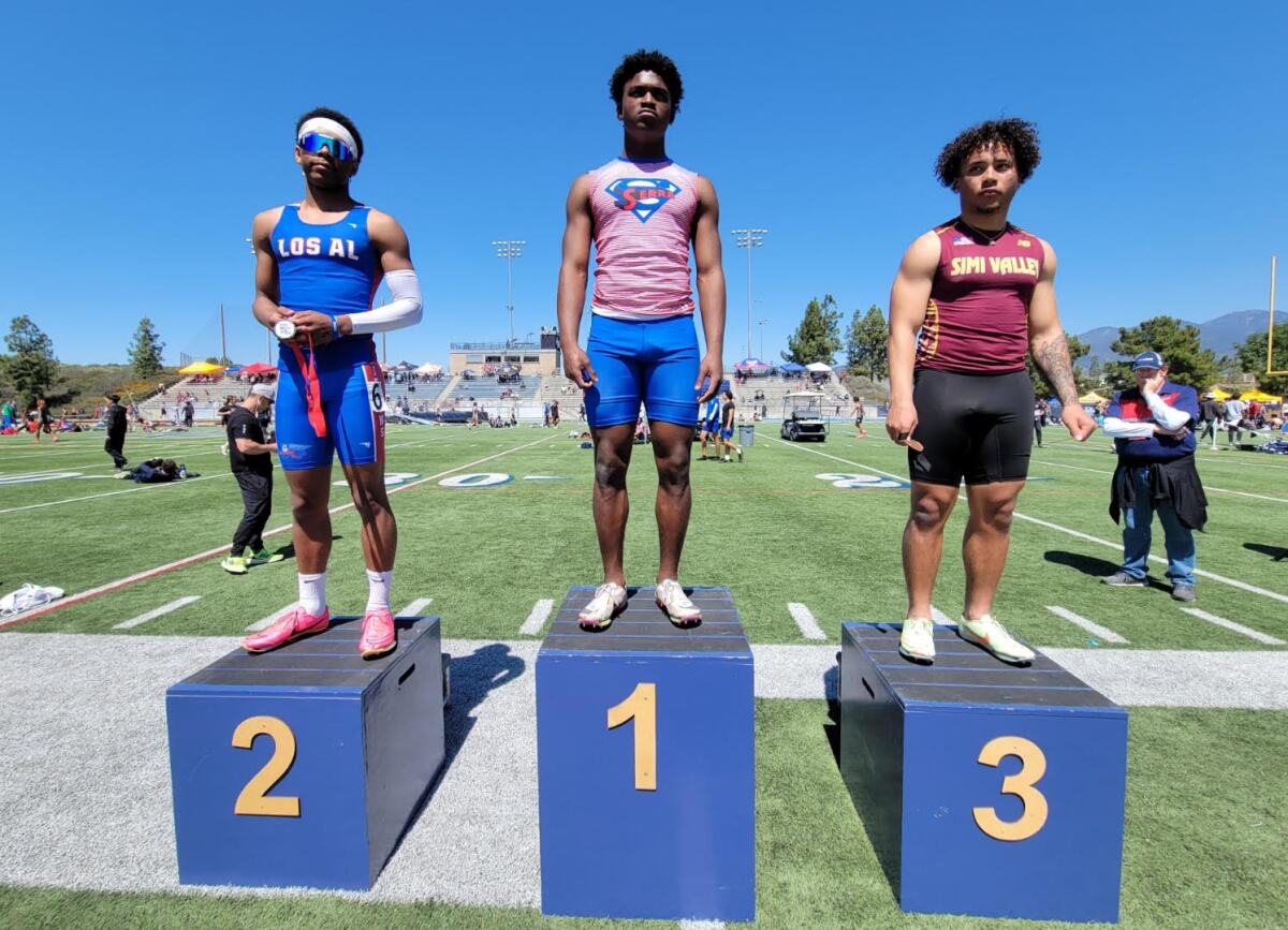 Gardena Serra'dan Rodrick Pleasant, Trabuco Hills Invitational'da 100'ü 10.40 saniyede kazandı.